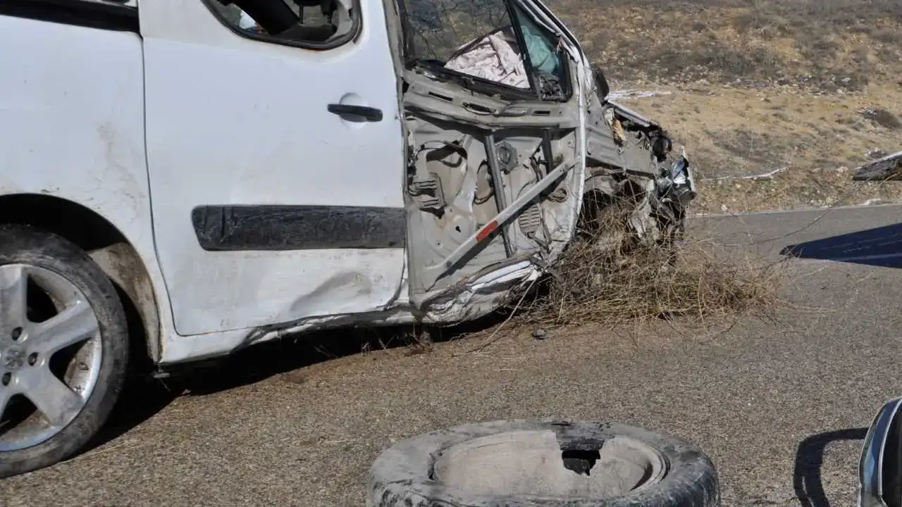 Isparta’da Gizli Buzlanma Kazası: Şarampole Uçan Araçta 4 Yaralı! 1